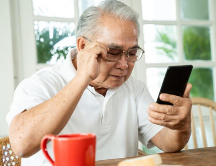 Causes and symptoms of presbyopia