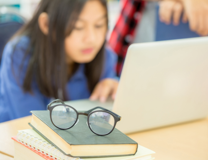 Signs Of Myopia in Children 